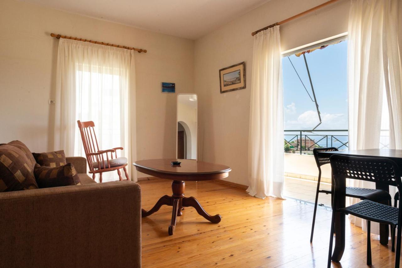 Janakis Apartments Himare Exterior photo
