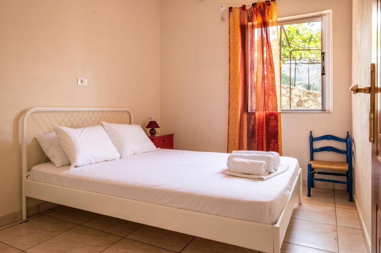 Janakis Apartments Himare Exterior photo